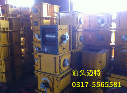 Cement bottom unloading device